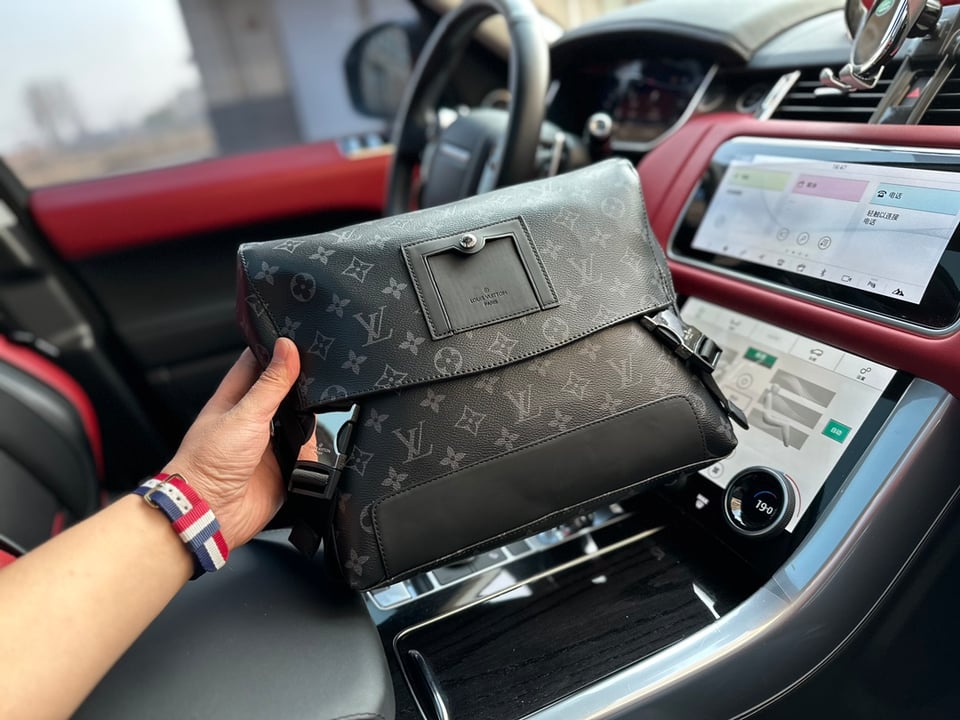 Louis Vuitton Messenger Pm Voyager 33Cm M40511 view 4
