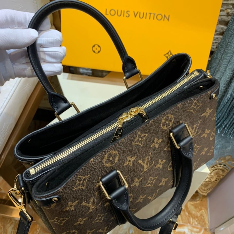 Louis Vuitton Soufflot 29Cm Black view 6