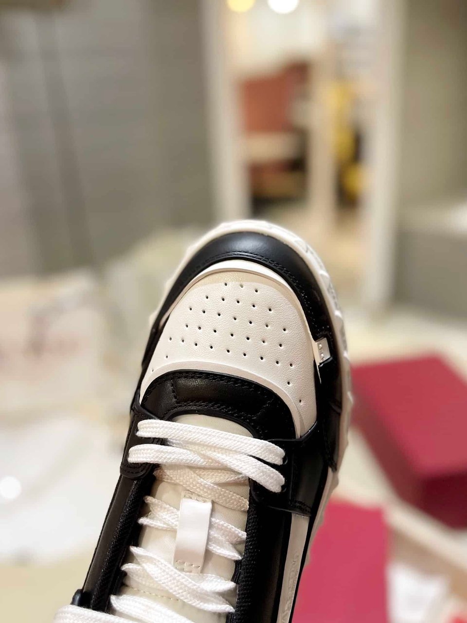 Valentino Garavani Freedots Low Top Sneaker In Calfskin Black 4Y2S0H43Rdg 0Ni view 7