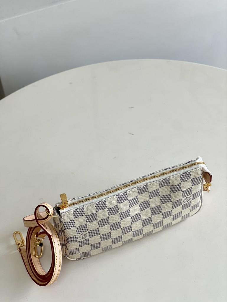 Louis Vuitton Pochette Accessory Bags 22cm N40915 view 3