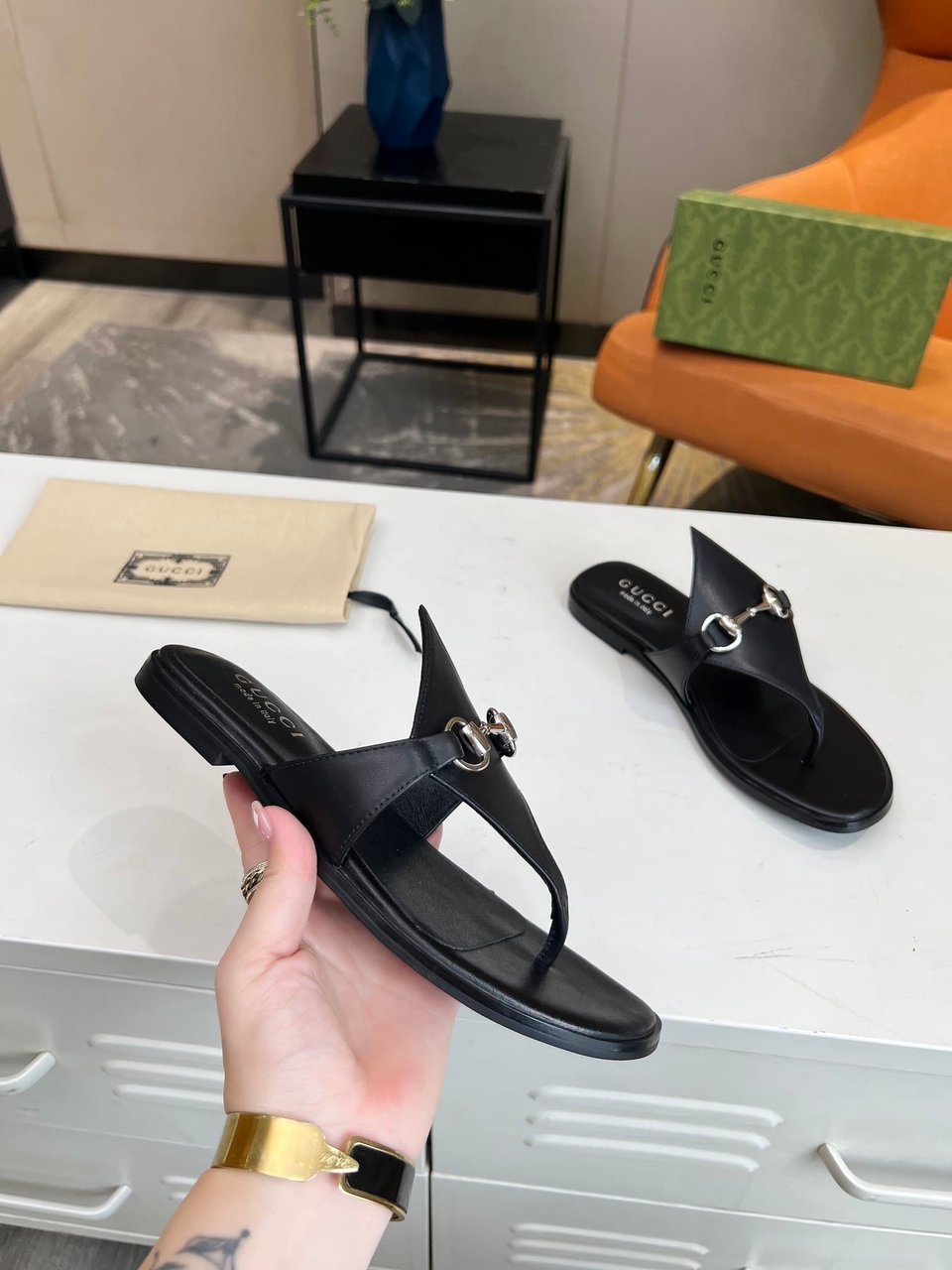 Gucci Women’S Thong Sandal With Horsebit Black view 9