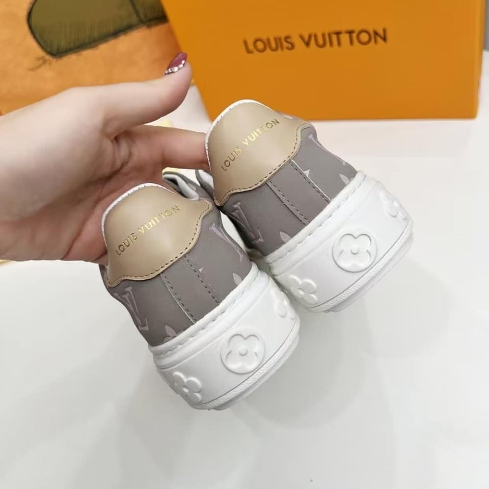 Louis Vuitton Time Out Sneaker Grey 1Aguvw view 5