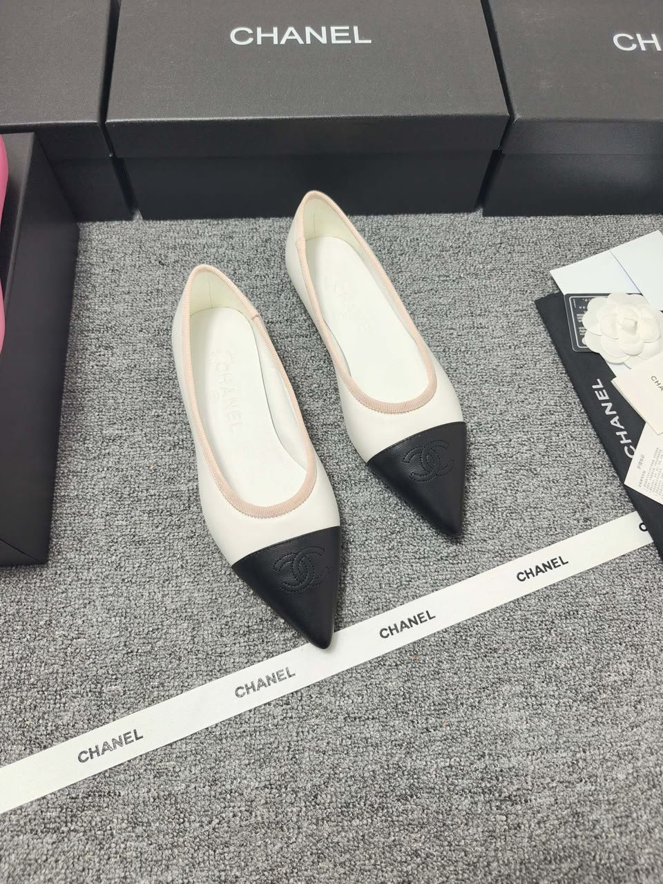 Chanel Pointed-Toe Ballerina Flats / Calfskin &amp; Grosgrain G39786 view 3