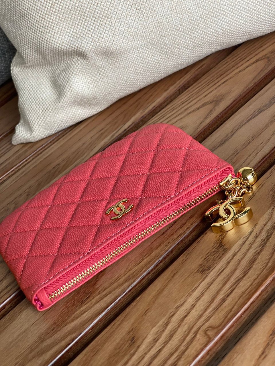 Chanel Zipped Wallet 14Cm Light Red Caviar Gold Hardware view 10
