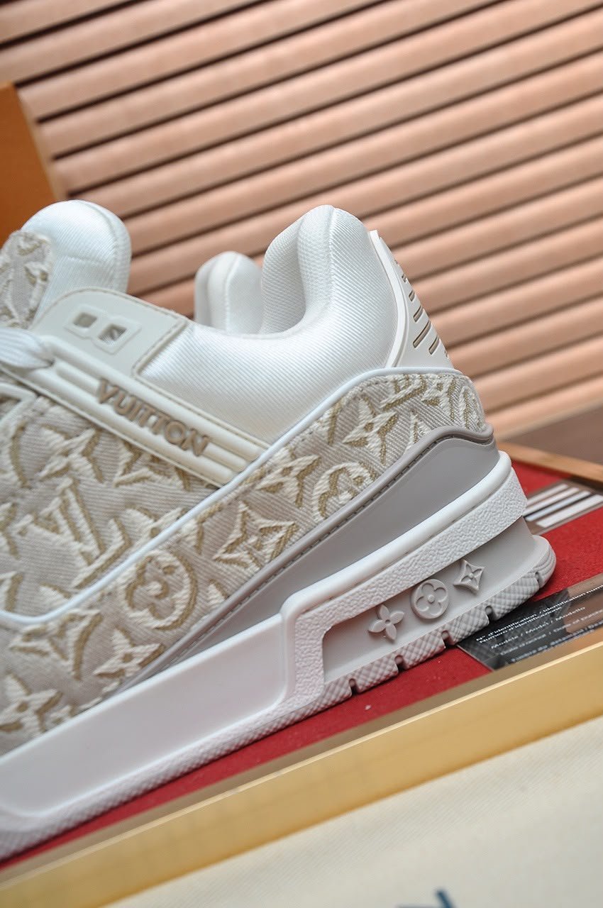 Louis Vuitton Trainer Sneakers Beige 1AKKJB view 7