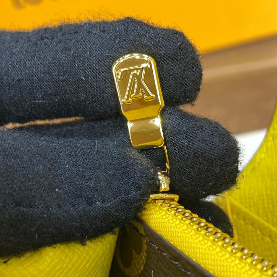 Louis Vuitton Vivienne Holidays Monogram Sarah Wallet Yellow view 10