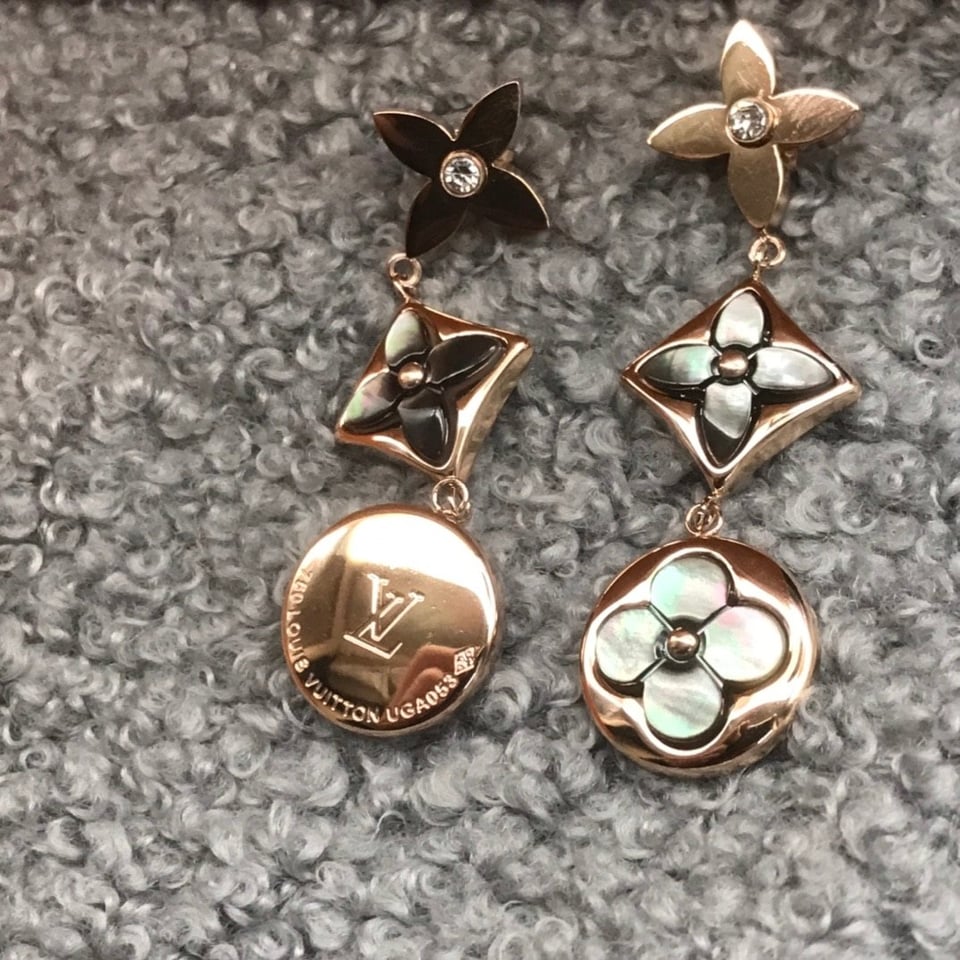 Louis Vuitton Blossom Long Earrings view 3