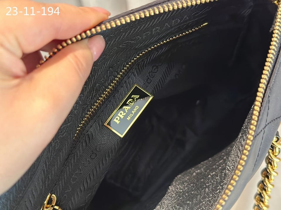 Prada Re Edition 1995 Chaîne Re Nylon Tote Bag Black 26Cm view 11