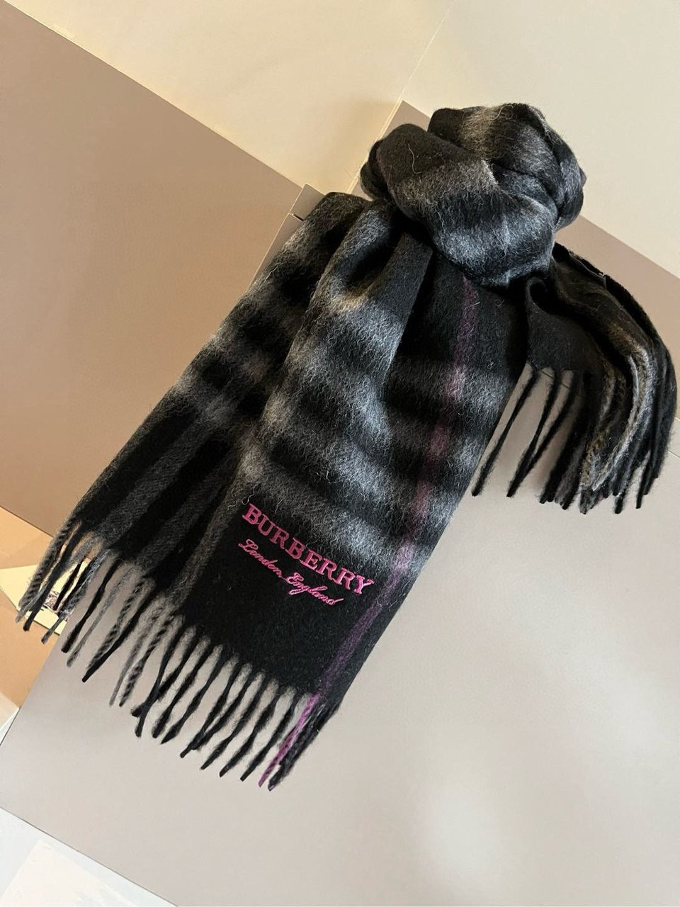 Burberry Cashmere Scarf Chain Black-White For Women 180cm view 4