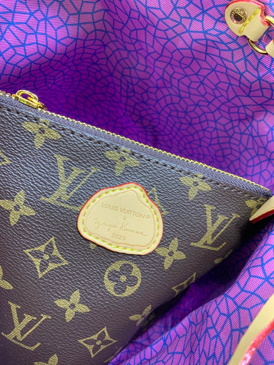 Louis Vuitton X Yayoi Kusam Neonoe Mm 26Cm M46473 view 8