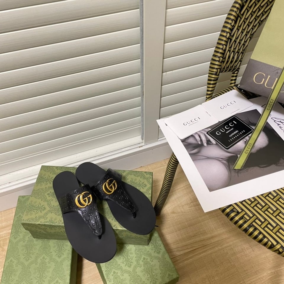 Gucci Gg-Stud Leather Thong Sandals Black view 8