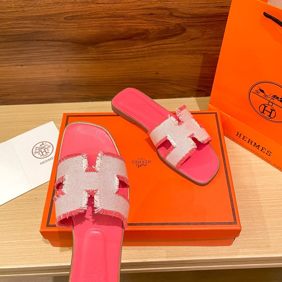 Hermes Oran Sandal Pink H231095Z C5350 view 3
