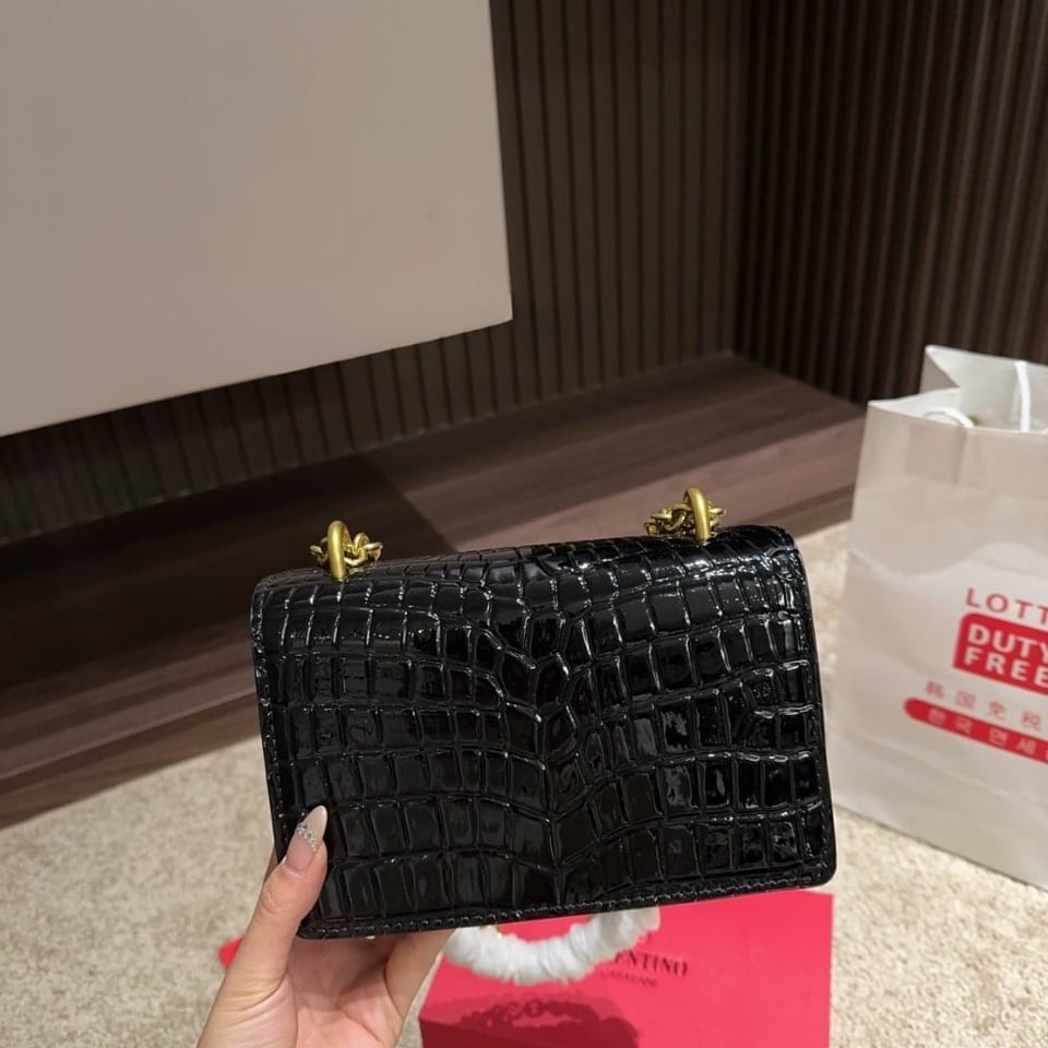 Valentino Garavani Vain Small Shoulder Bag In Crocodile Black 19Cm 6W0B0R17Tvg 0No view 6