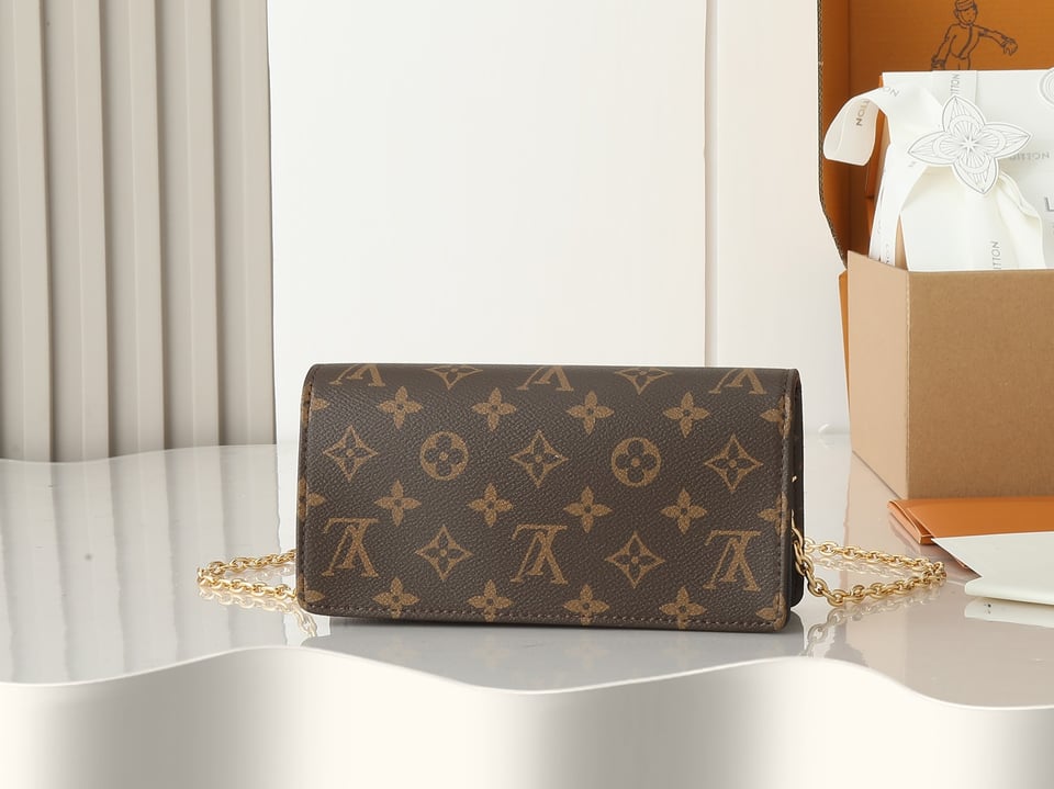Louis Vuitton Wallet On Chain Lily Monogram 20.7cm M82509 view 15