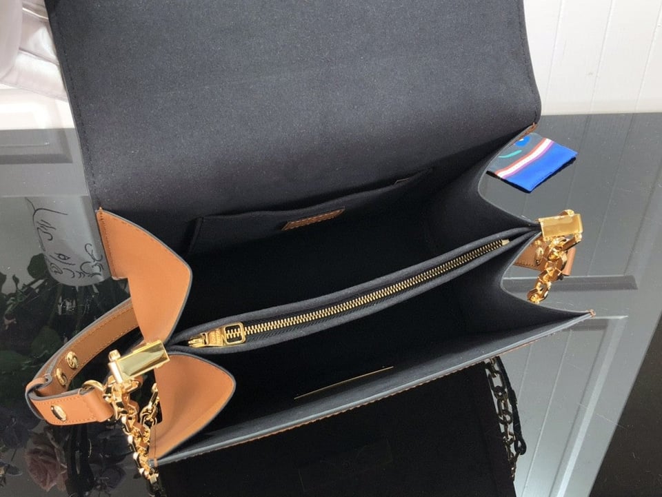 Louis Vuitton Dauphine Mm 25Cm view 10