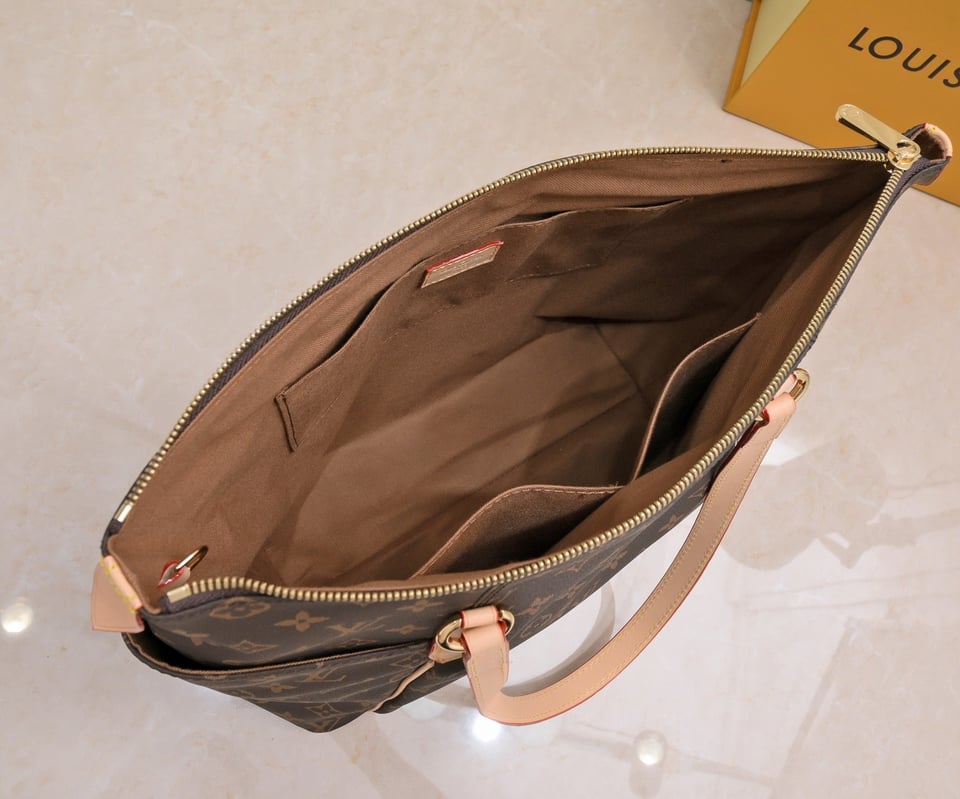 Louis Vuitton Totally Monogram Canvas Mm 43Cm view 4