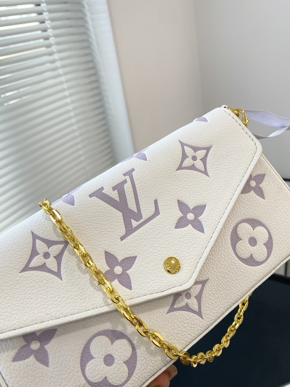 Louis Vuitton Pochette Felicie Bag In Latte And Bubble Tea 22Cm view 5