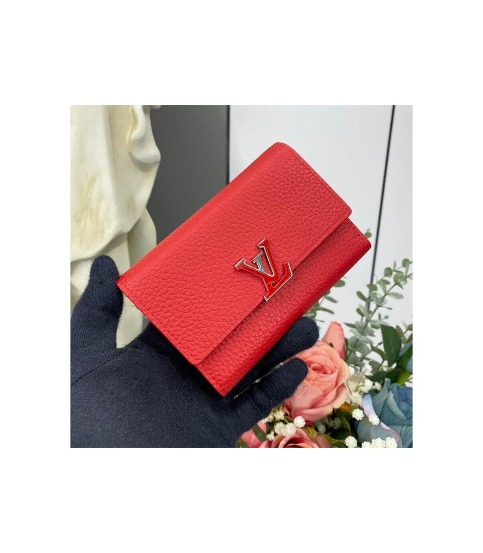 Louis Vuitton Capucines Compact Wallet view 4