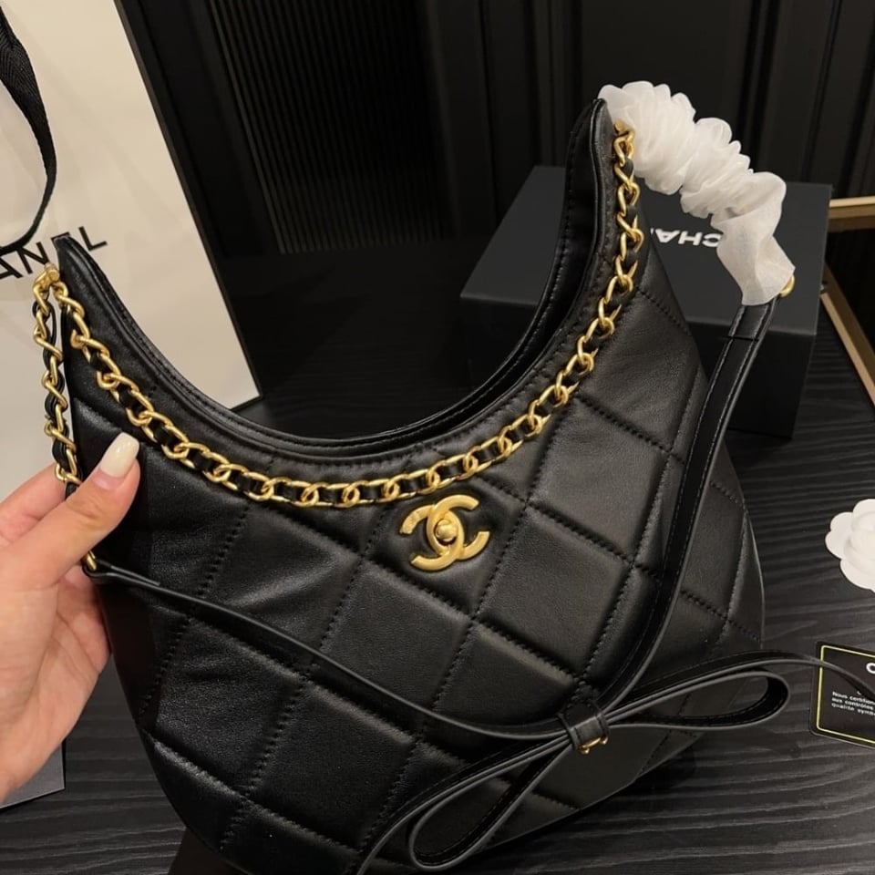 Chanel Hobo Handbag Shiny And Gold Tone Black 27Cm/10.6in view 5