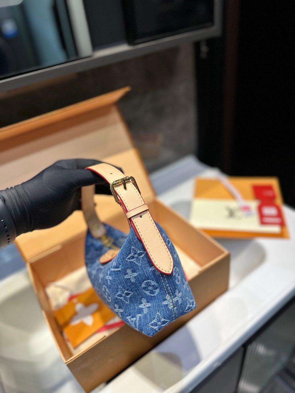 Louis Vuitton Hills Pochette Denim Blue 24Cm M82949 view 5