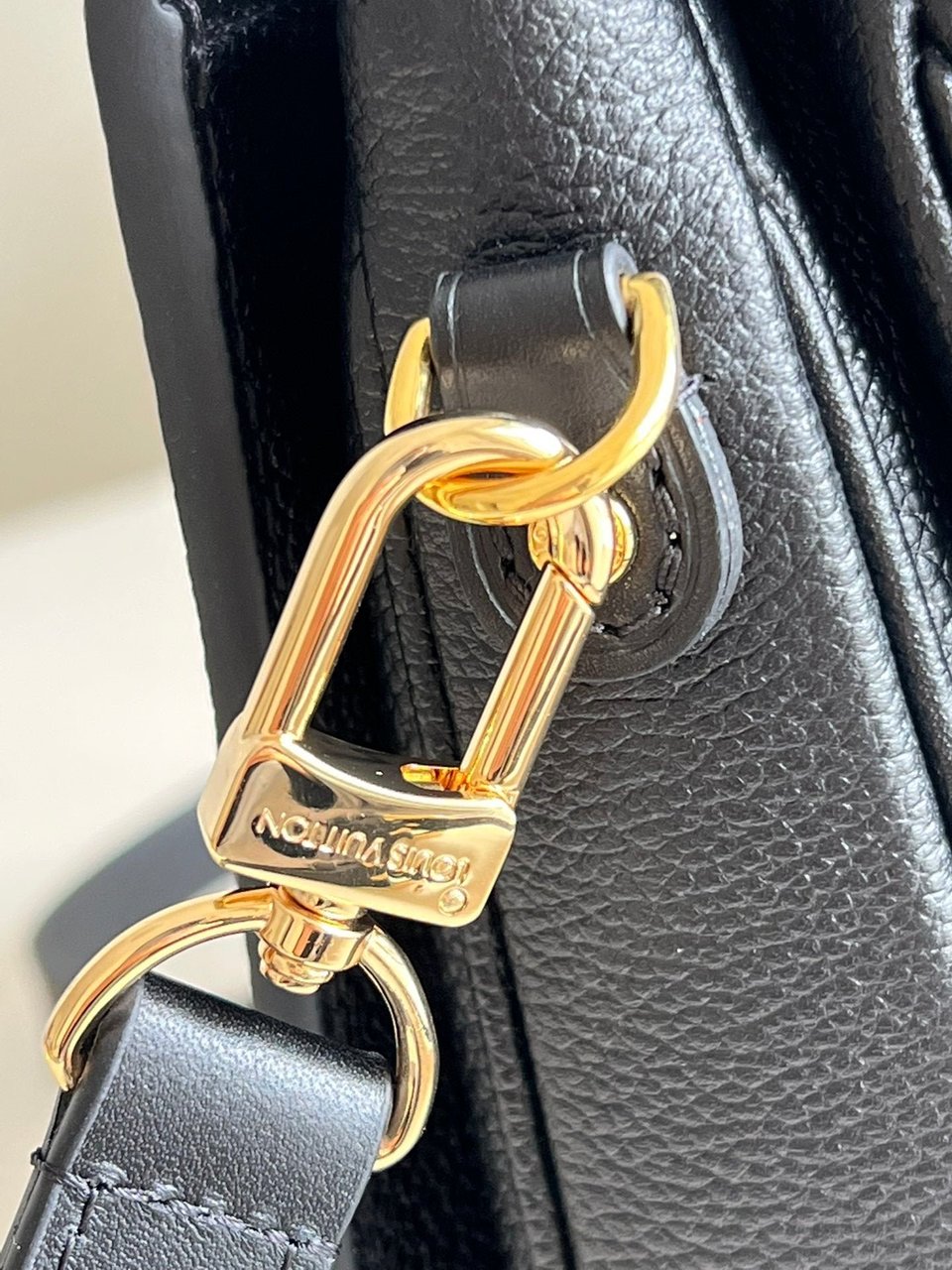 Louis Vuitton Pochette M Tis 25Cm Black Bag view 8