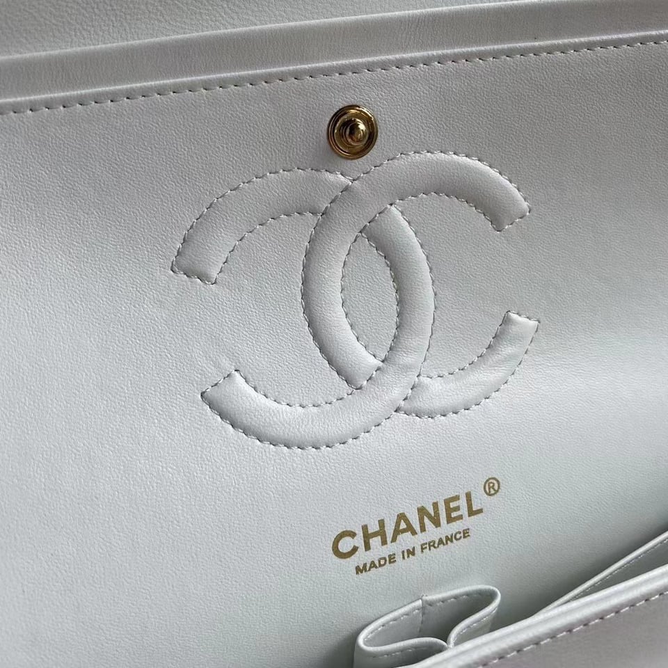 Chanel Classic Medium Handbag White 25Cm A01112 view 9