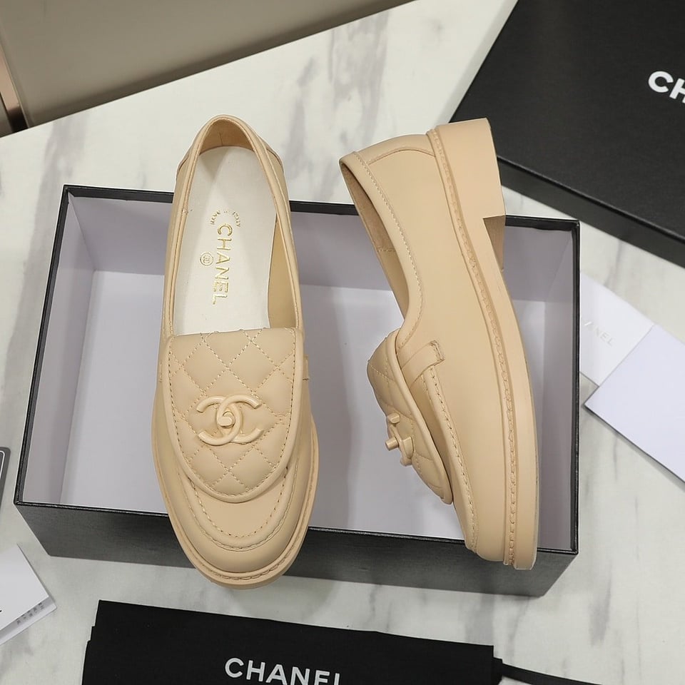Chanel Cc Nib Turnlock Moccasins Flat Loafers Light Yellow G45474 B15482 Nt966 view 3