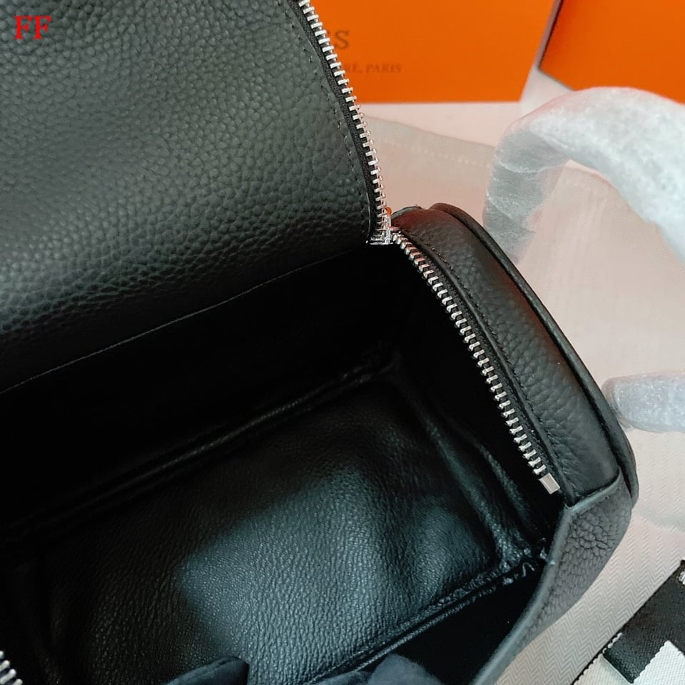 Hermès Lindy Mini 20 Black Clemence Leather with Palladium Hardware 20cm view 10