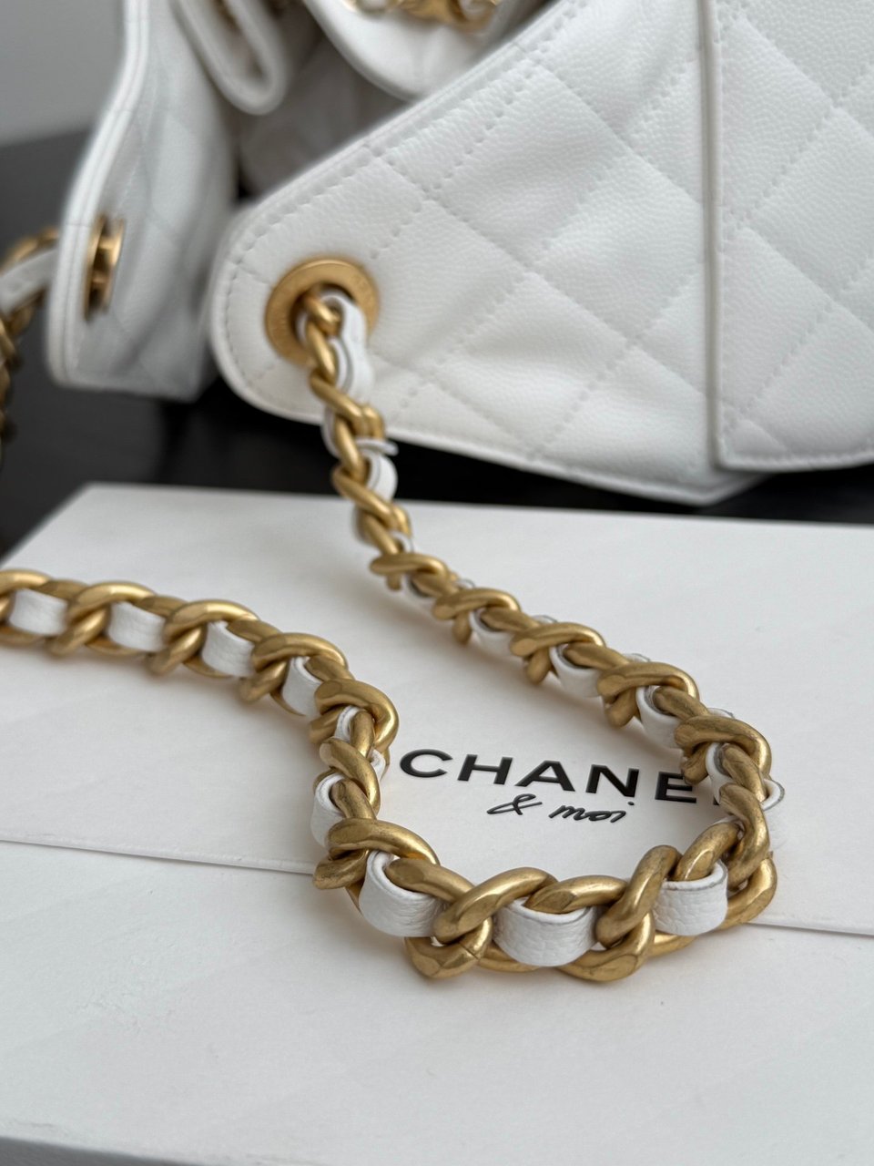 Chanel Spring-Summer 2025 Handbag Grained Calfskin &amp; Gold-Tone Metal White 30Cm/ 11.8In view 6