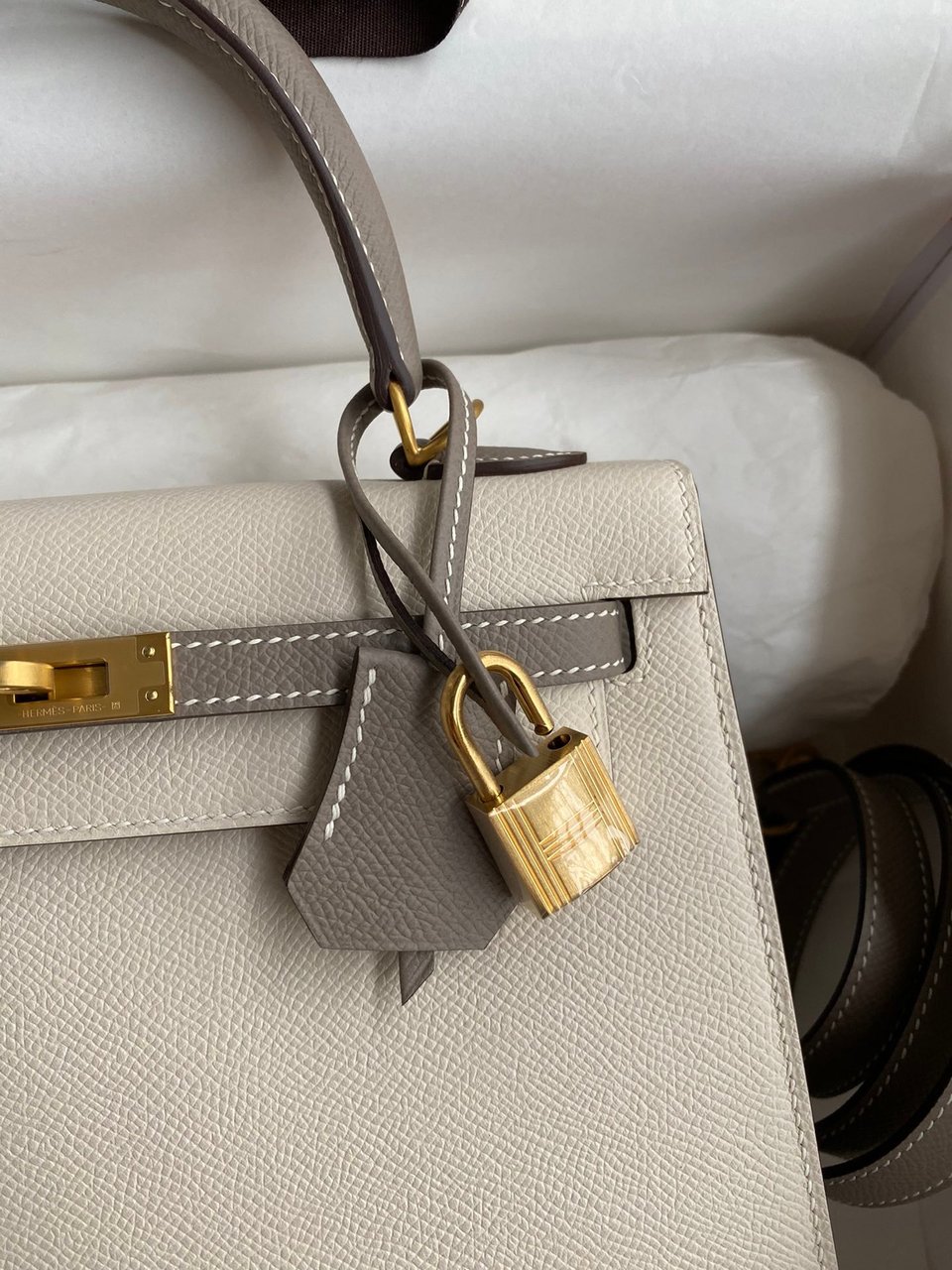 Hermes Kelly 25 Bag In Ivory Beige Epsom Leather For Women 25cm/10in view 5