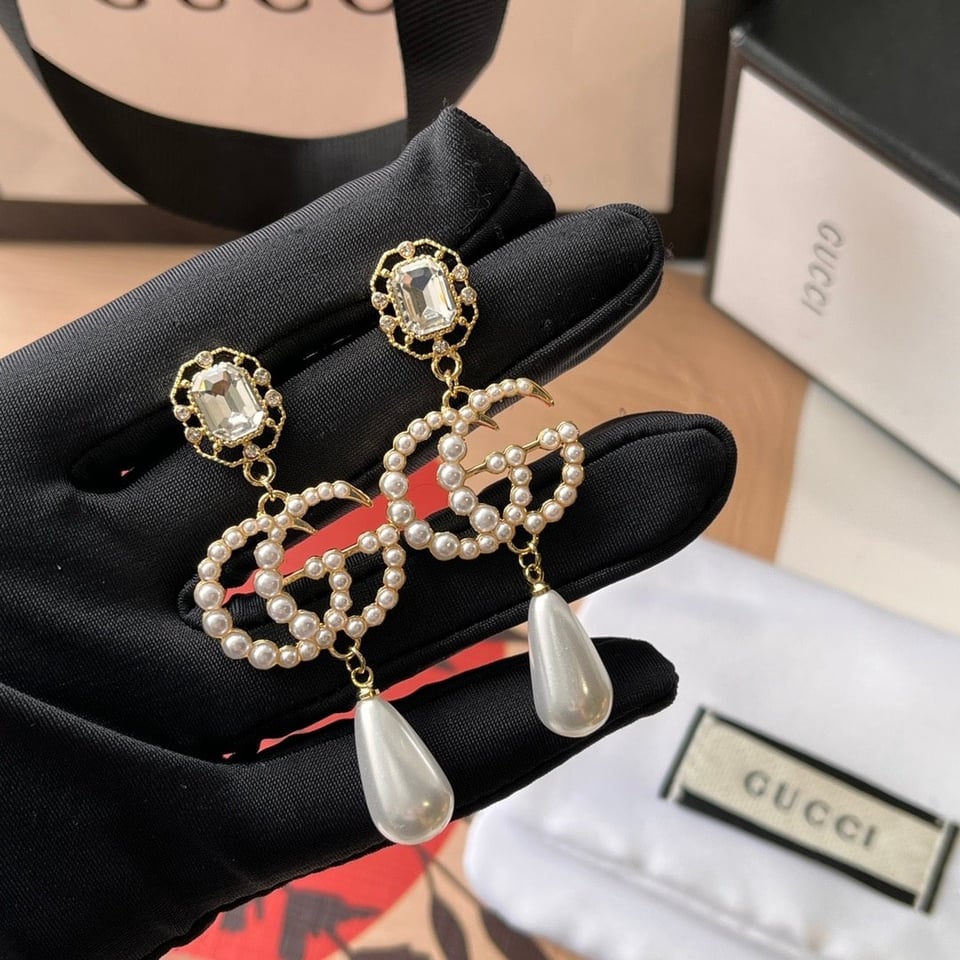 Gucci Pearl Gg Drop Earrings In Gold view 2