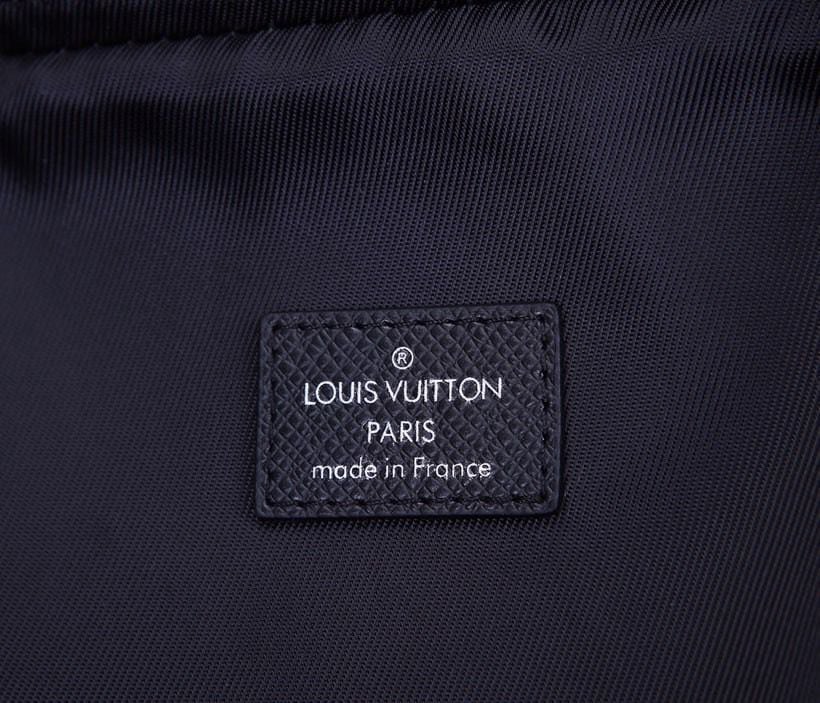 Louis Vuitton Avenue Taiga Black Sling Bag for Men 31cm/12.2in M30443 view 8