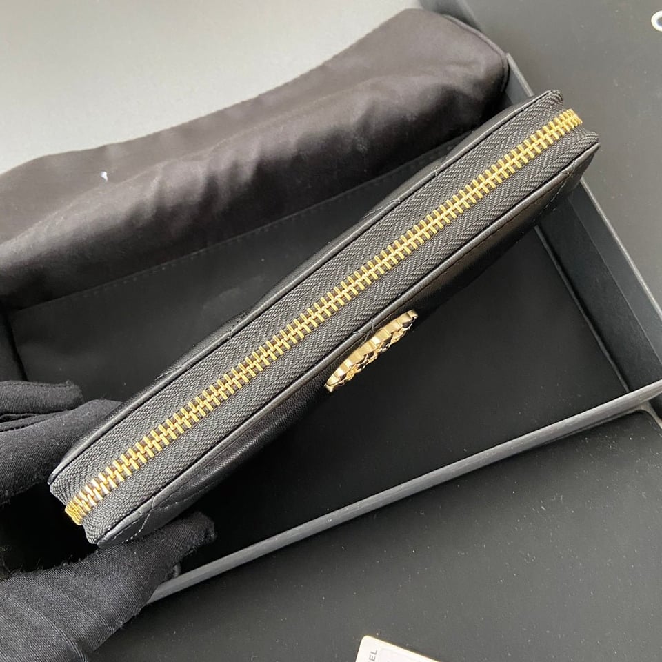 Chanel 19 Zipped Wallet 19.5Cm Black Calfskin Gold Hardware view 7