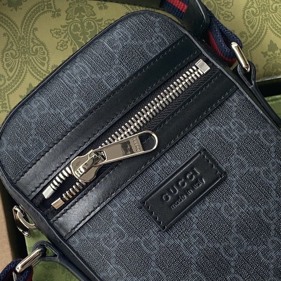 Gucci GG Messenger Supreme Canvas Black For Men 7in/18cm ‎682357 view 8