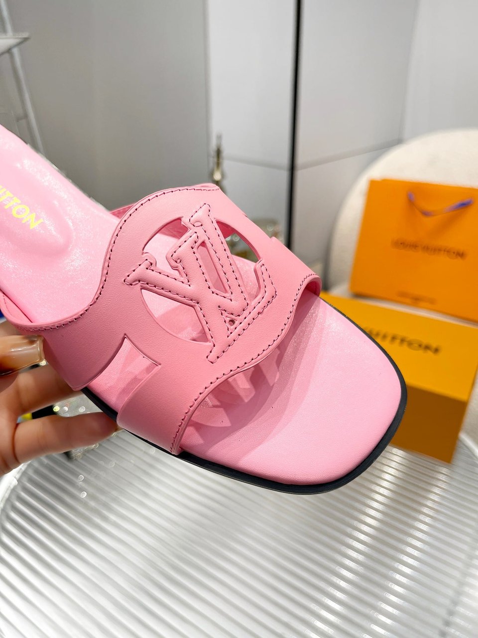 Louis Vuitton Lv Isola Flat Mule Pink 1Abp3Q view 5