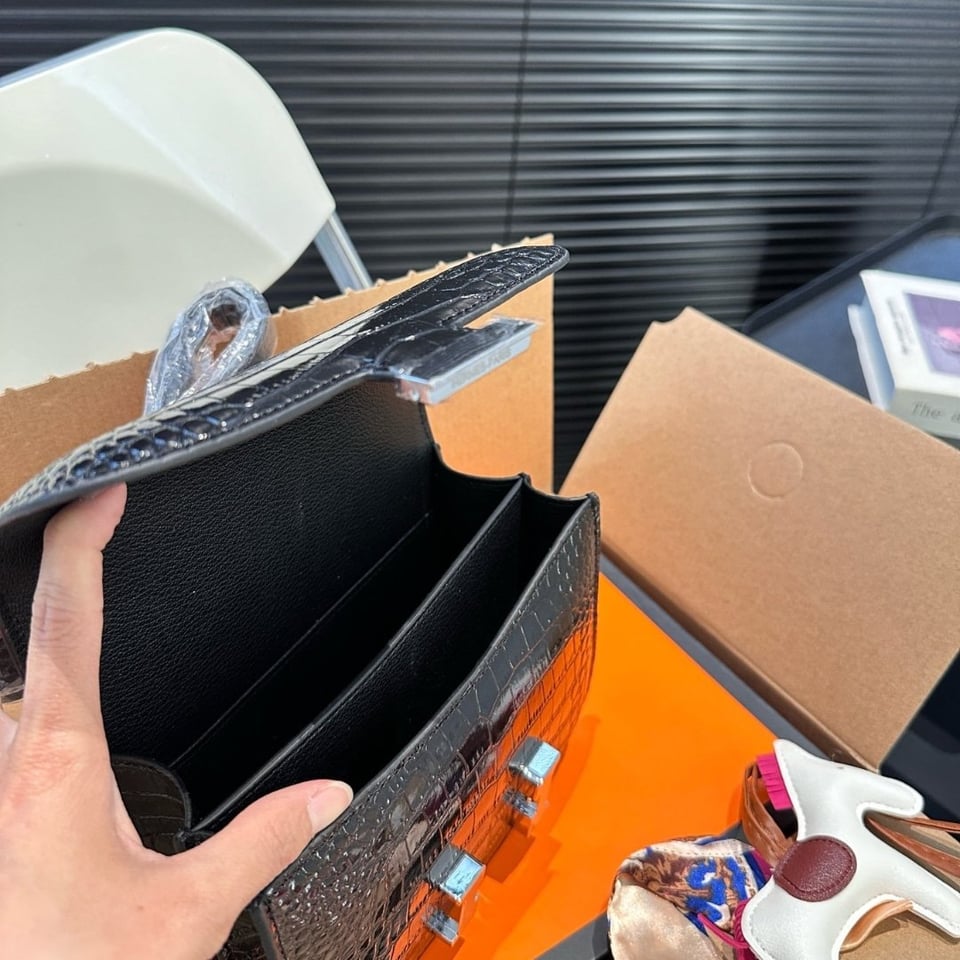 Hermès Mini Constance 19 Shiny Alligator Black Palladium Hardware 19cm / 7.5in view 4