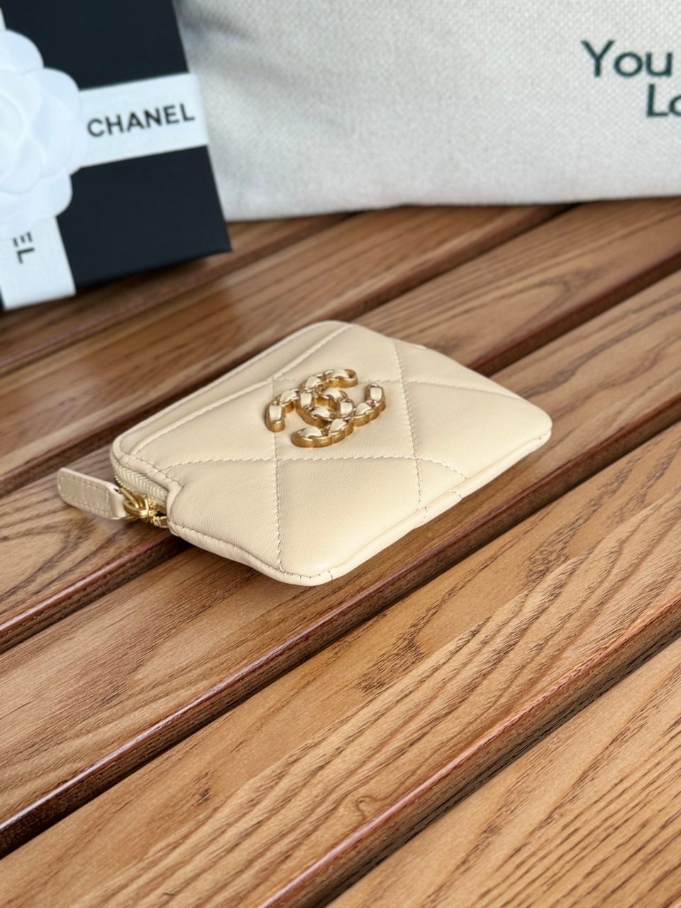 Chanel 19 Zipped Coin Purse 11Cm Cream Lambskin Gold Hardware view 4
