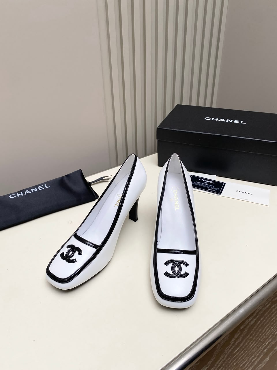 Chanel Siyah Beyaz Deri Kadın Babet White view 2