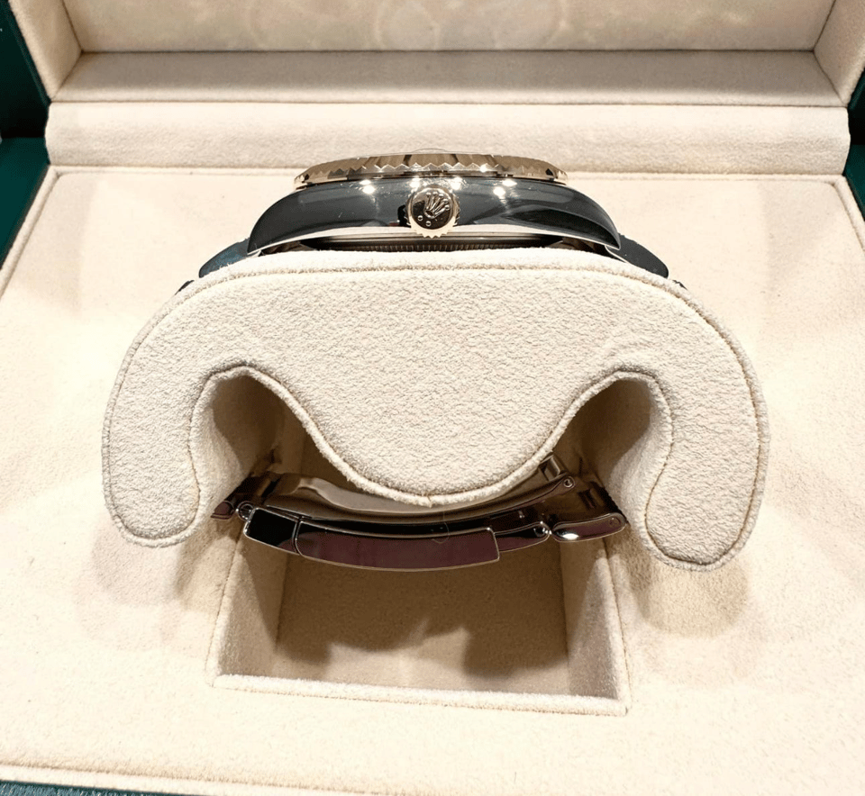 Rolex Sky-Dweller 42 mm Intense white Dial 336933 view 7