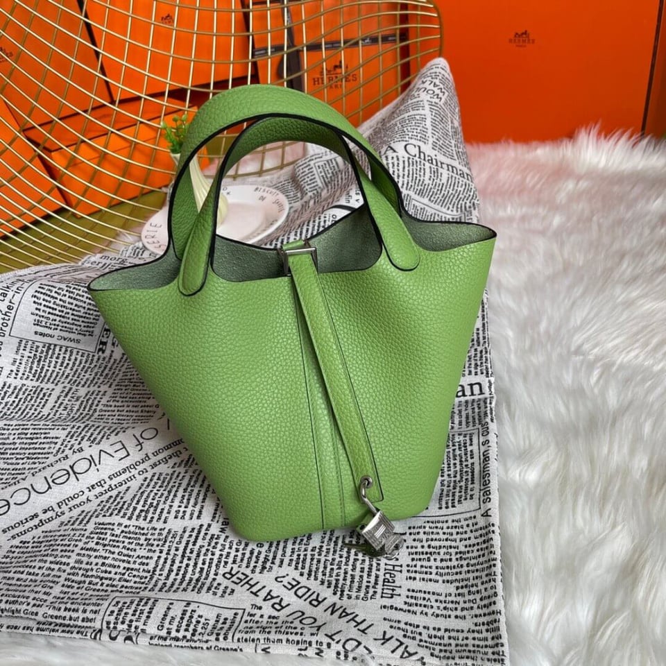Hermes Picotin Lock Bag In Taurillon Clemence Vert Criquet 22Cm view 3