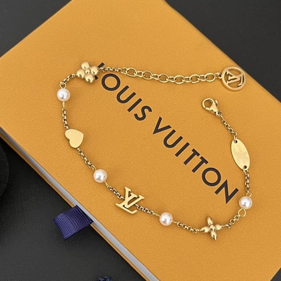 Louis Vuitton Lv Heart Bracelet M1105A view 2