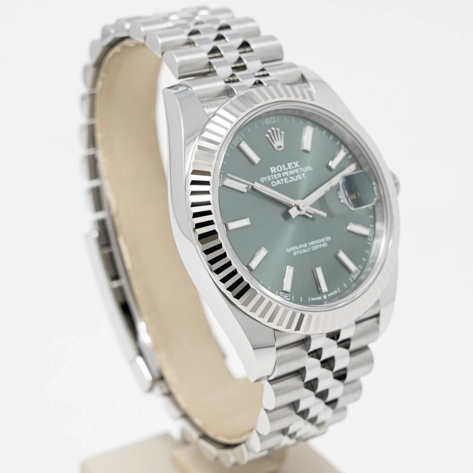 Rolex Datejust 41mm Green Dial 126334 Jubilee view 4