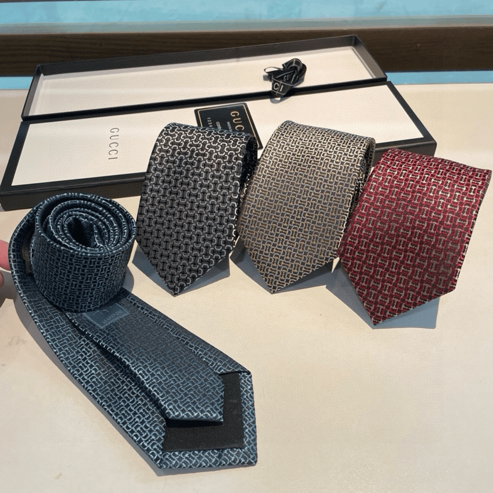 Gucci Crimson Interlock Silk Tie For Men view 6
