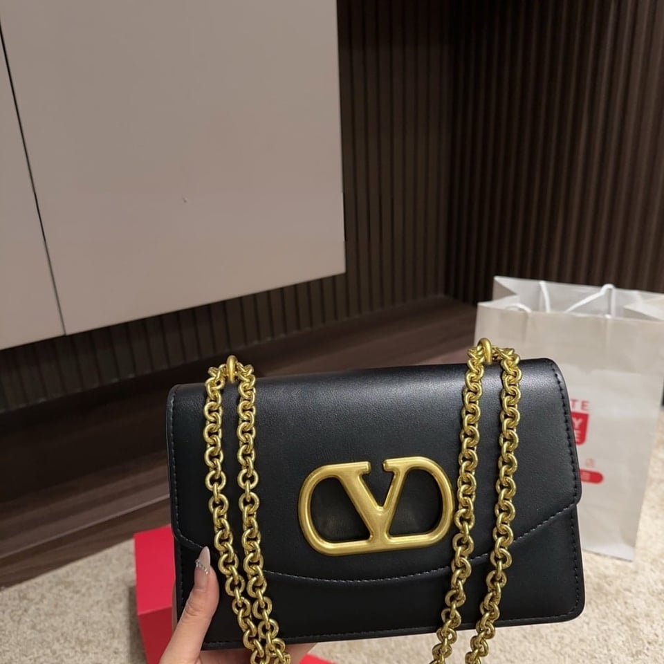 Valentino Garavani Vain Shoulder Bag In Shiny Black 19Cm 6W2B0R16Gcb 0No view 4