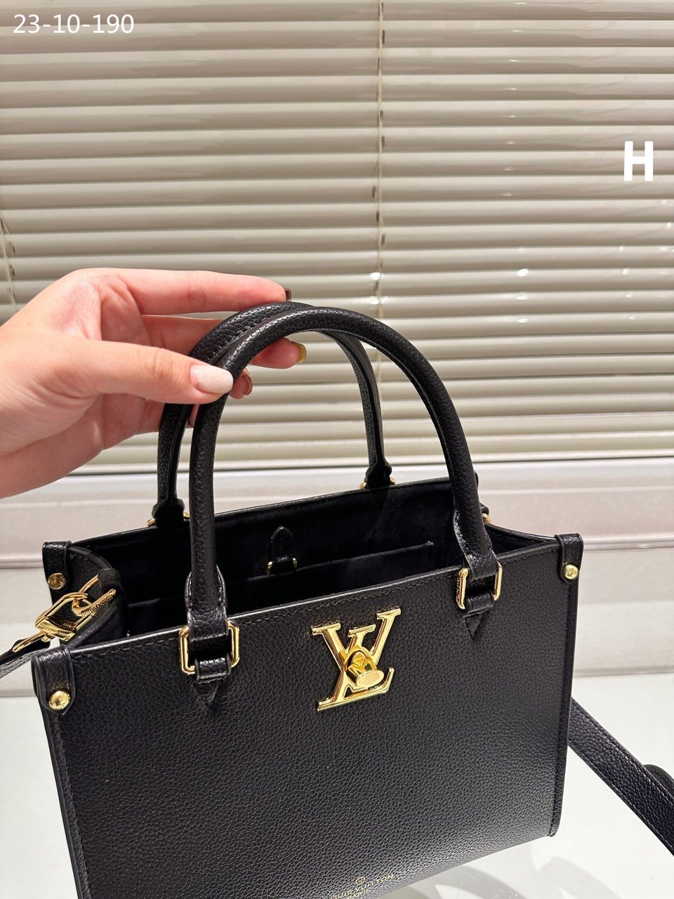 Louis Vuitton Lock Go Bags Black 25Cm M22311 view 7