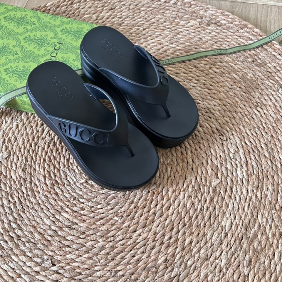 Gucci Tarifa Rubber Platform Flip Flops Black view 3