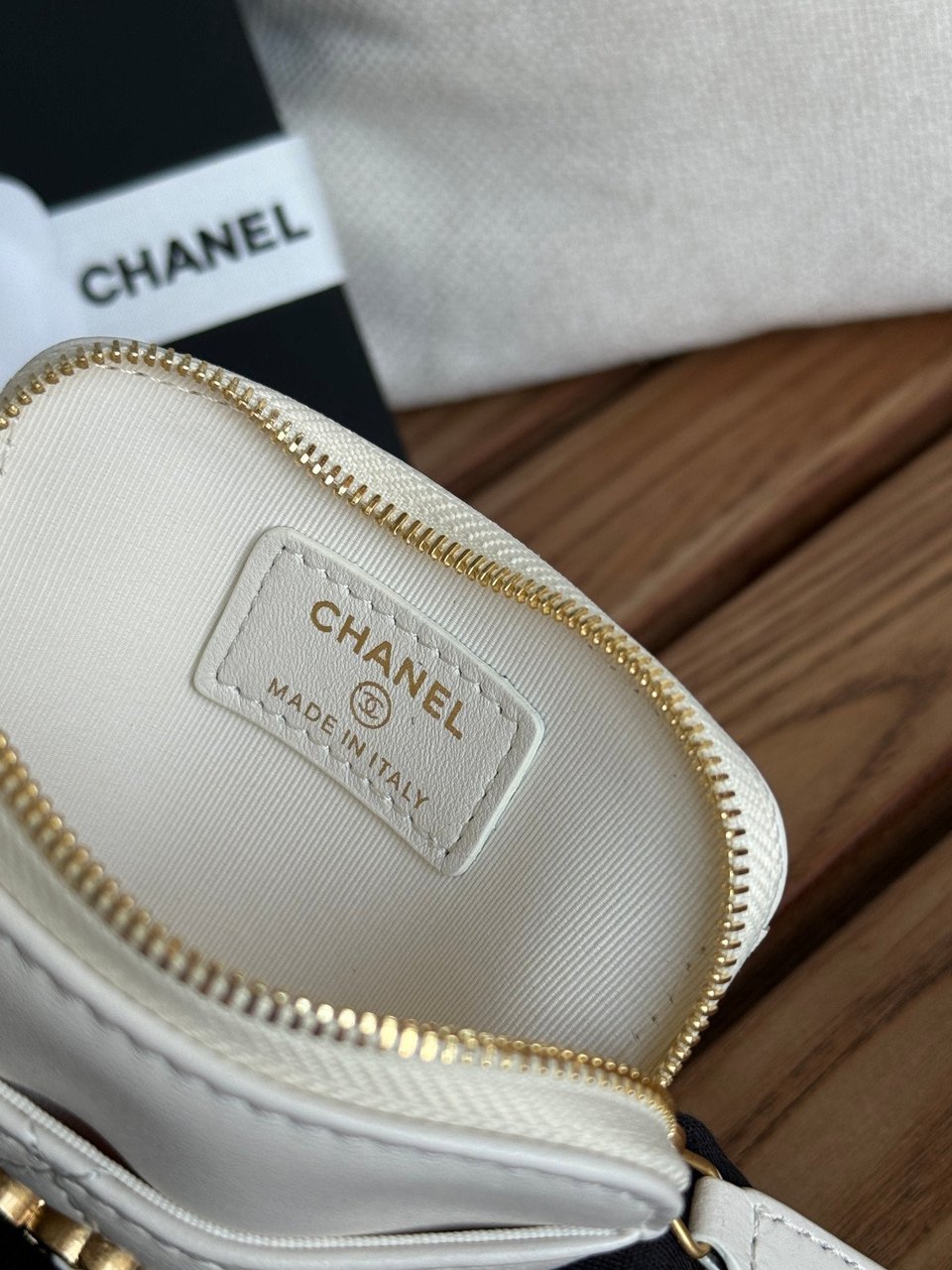 Chanel 19 Zipped Coin Purse 11Cm White Lambskin Gold Hardware view 6