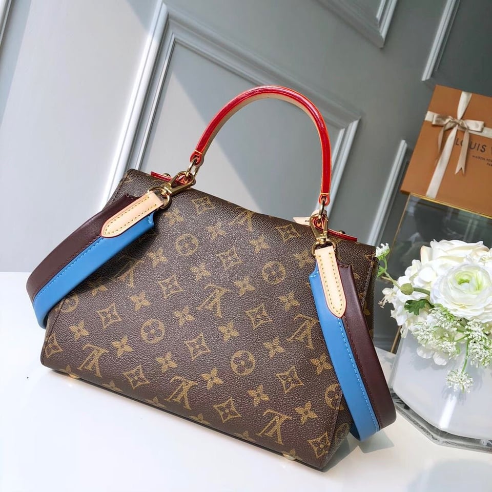 Louis Vuitton Cluny Mm Bleu Glacier Blue 32Cm view 6