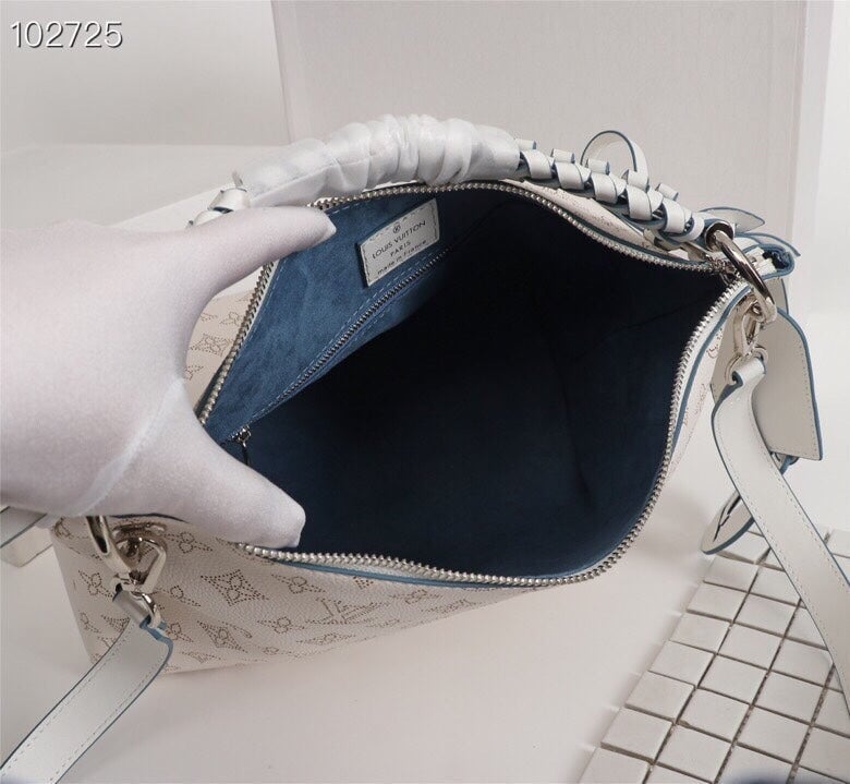 Louis Vuitton Beaubourg Hobo Mm White view 10
