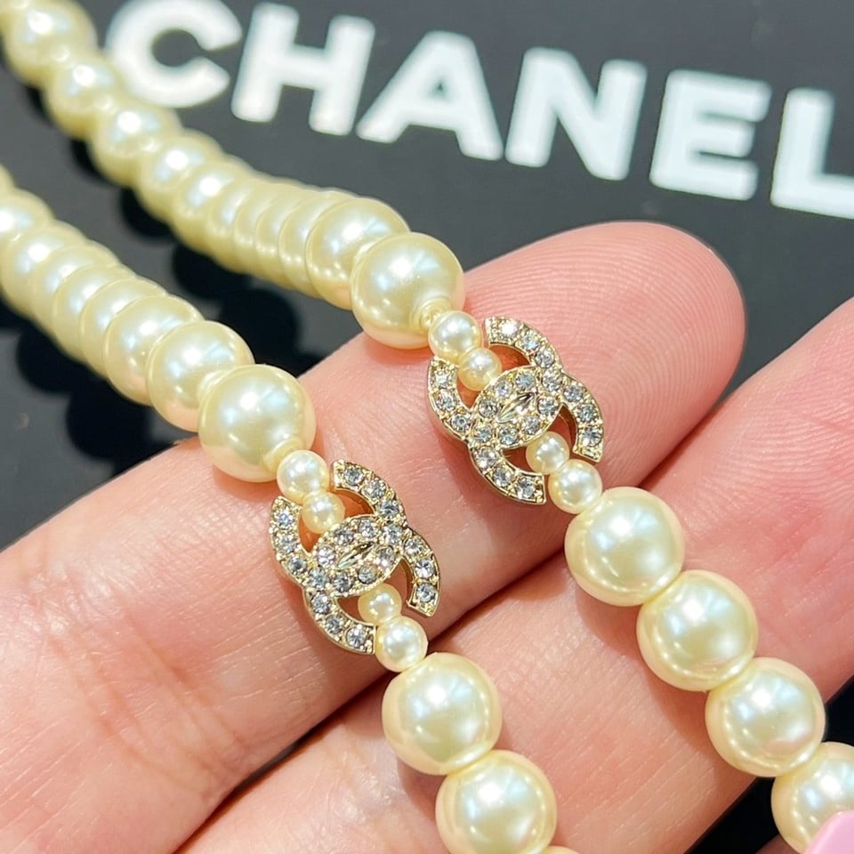 Chanel Pearl And Camélia Necklace view 3